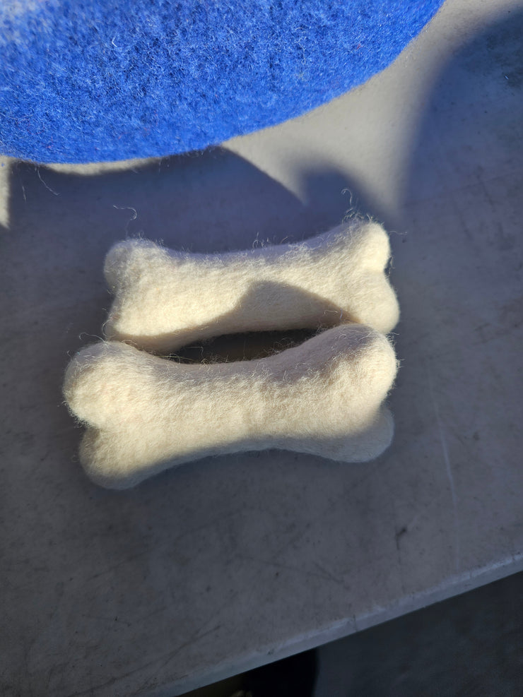 SMALL WOOL TOY